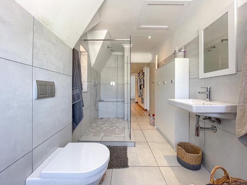 5 Bedroom Property for Sale in Hout Bay Western Cape